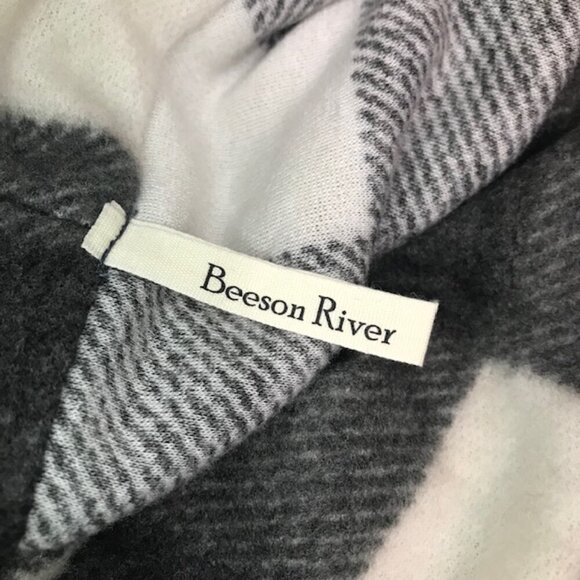 NWT Women's Buffalo Check Poncho Wrap Shawl Black/White Plaid Cozy Blanket Cape - Picture 4 of 6